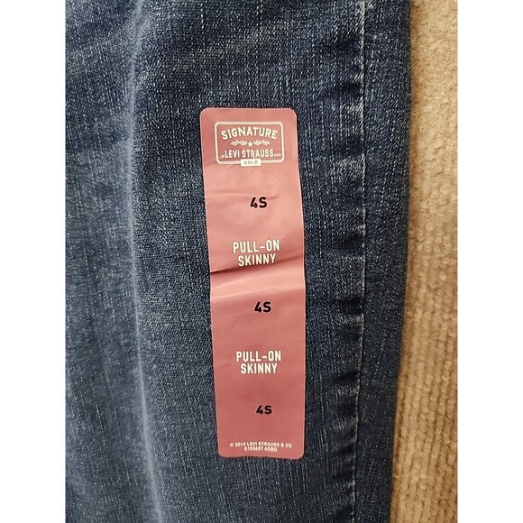Signature Levis Total Shaping Pull-On Skinny Jeans Womens 4 Short Blue NWOT - Picture 4 of 10